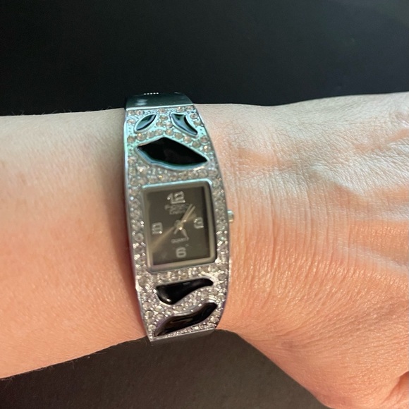 Elegant Figaro Couture Women’s Silver and Black Watch